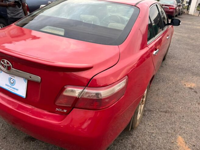 #2.490m Toyota camry XLE in fantastic condition with with: Thumb start button / keyless entry, Strong v6 engine, Automatic gear, Cold Chilling AC, Dvd entertainment system, Soft matured leather seats, Clean interior, exterior and lots more. Located in Ilorin, kwara state