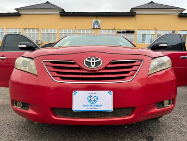 #2.490m Toyota camry XLE in fantastic condition with with: Thumb start button / keyless entry, Strong v6 engine, Automatic gear, Cold Chilling AC, Dvd entertainment system, Soft matured leather seats, Clean interior, exterior and lots more. Located in Ilorin, kwara state