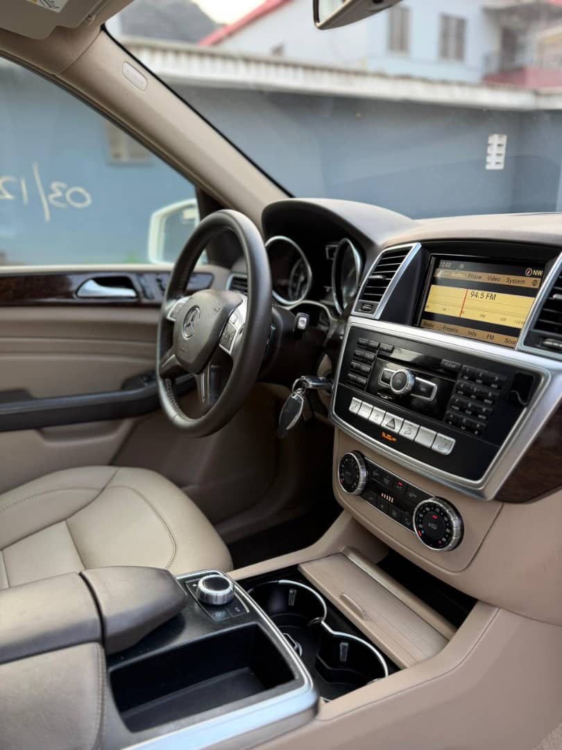 Foreign Used 2013 Mercedes-Benz ML350 V6 – Key Start, Reverse Camera, Leather Seats, Sunroof ₦25300000