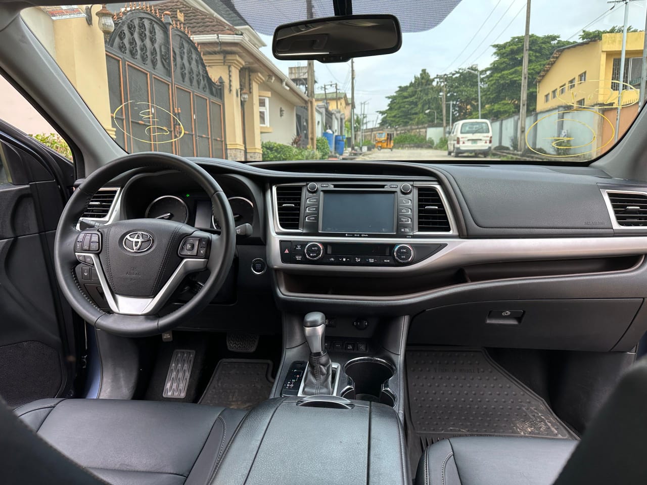Foreign Used 2016 Toyota Highlander XLE V6 – Push Start, BSM, Reverse Camera, Leather Seats, Sunroof ₦30475000