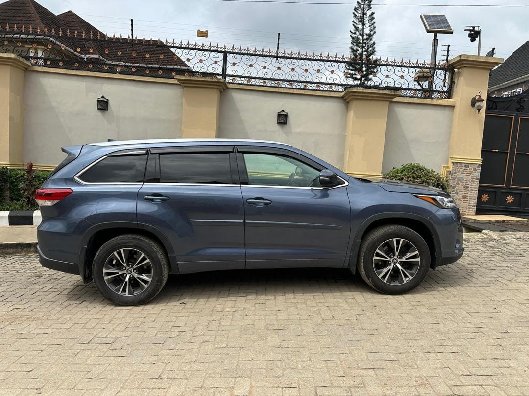 Foreign Used 2016 Toyota Highlander XLE V6 – Push Start, BSM, Reverse Camera, Leather Seats, Sunroof ₦30475000