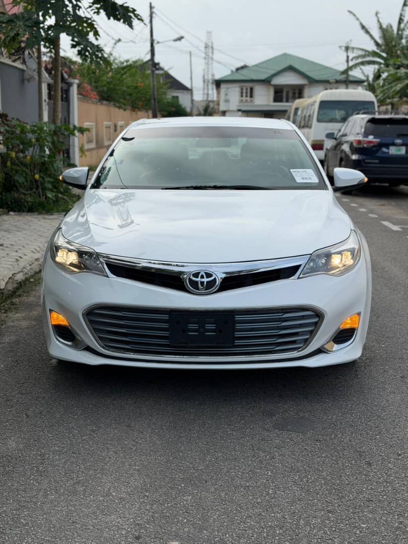 Foreign Used 2014 Toyota Avalon XLE V6 – Push Start, BSM, Reverse Camera, Leather Seats ₦20125000
