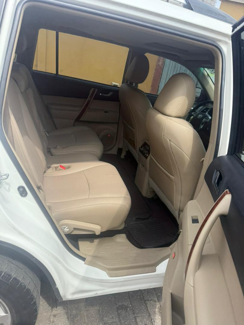 Foreign Used 2013 Toyota Highlander Limited V6 – Push Start, Sunroof, Navigation, Leather Seats ₦20700000