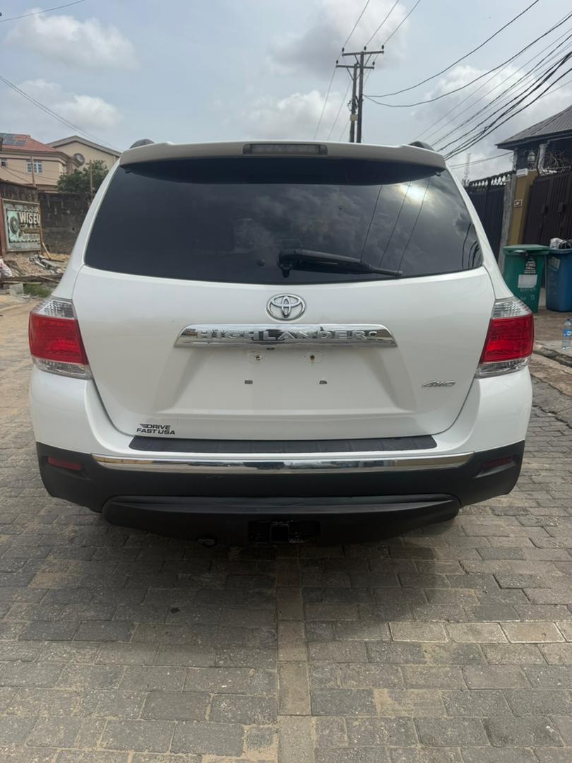 Foreign Used 2013 Toyota Highlander Limited V6 – Push Start, Sunroof, Navigation, Leather Seats ₦20700000