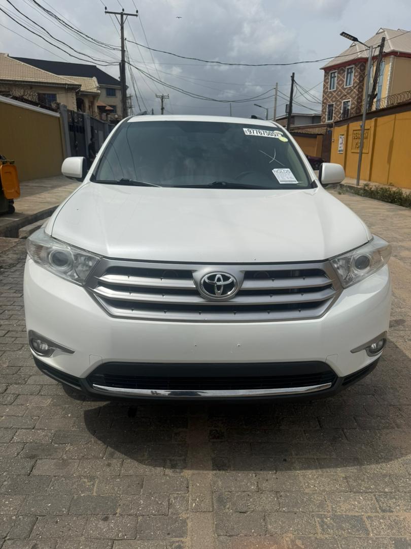 Foreign Used 2013 Toyota Highlander Limited V6 – Push Start, Sunroof, Navigation, Leather Seats ₦20700000