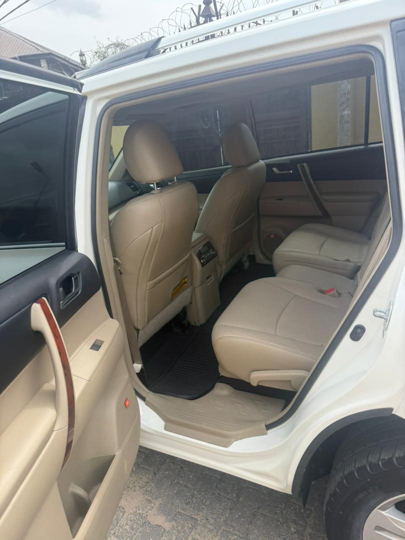 Foreign Used 2013 Toyota Highlander Limited V6 – Push Start, Sunroof, Navigation, Leather Seats ₦20700000