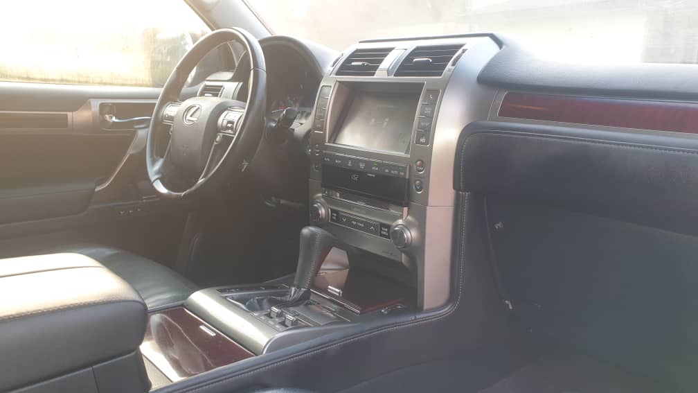 Foreign Used 2017 Lexus GX460 V8 – Push Start, Reverse Camera, Leather Seats ₦65550000